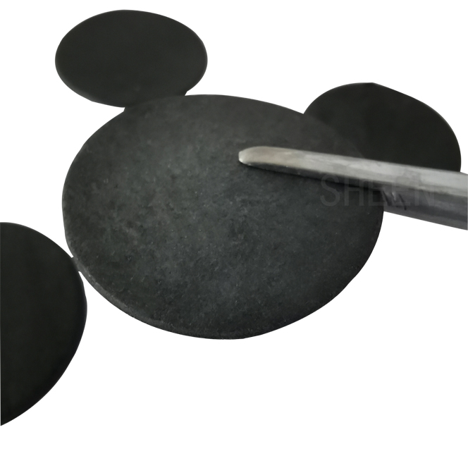 碳(tan)纖維導熱墊(nian)片