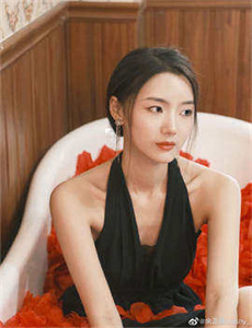 《引诱我的巨乳女邻居-色四月婷婷网五月天》